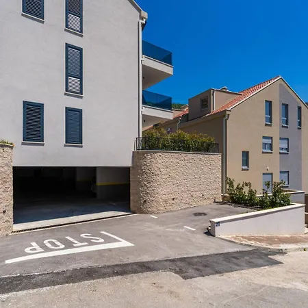 アパート Maria ザトン