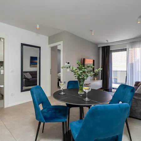 Maria アパート ザトン